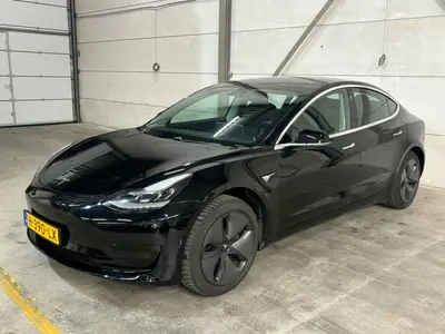 Tesla Model 3 - Thumbnail 23