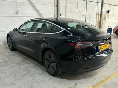 Tesla Model 3 - Thumbnail 24