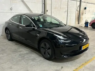 Tesla Model 3 - Thumbnail 25