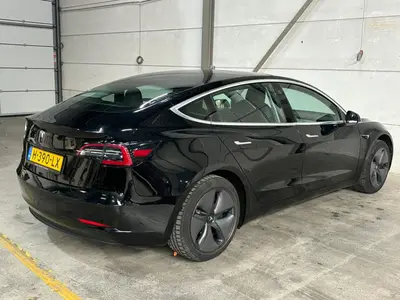 Tesla Model 3 - Thumbnail 26