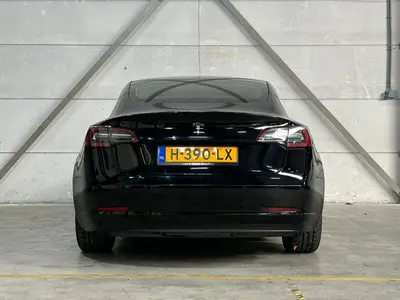 Tesla Model 3 - Thumbnail 7