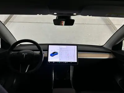 Tesla Model 3 - Thumbnail 12