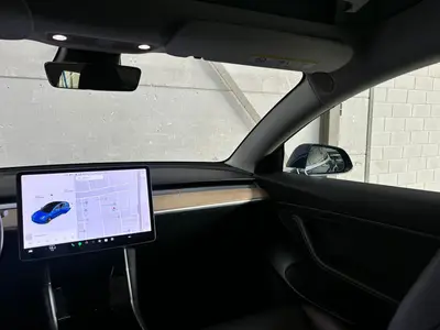 Tesla Model 3 - Thumbnail 13