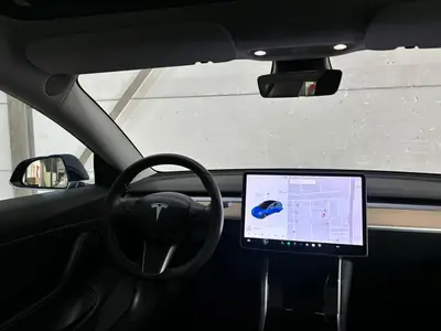 Tesla Model 3 - Thumbnail 14