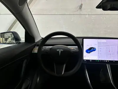 Tesla Model 3 - Thumbnail 15
