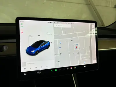 Tesla Model 3 - Thumbnail 18