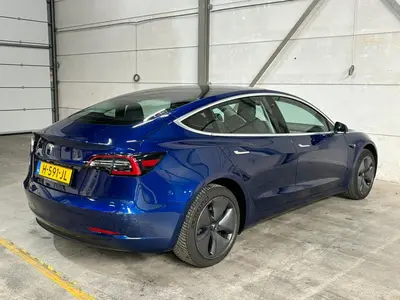 Tesla Model 3 - Thumbnail 23