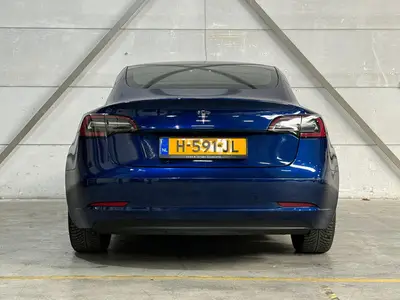 Tesla Model 3 - Thumbnail 7