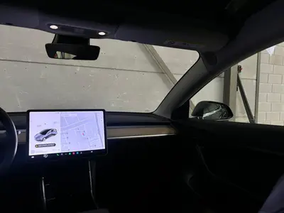 Tesla Model 3 - Thumbnail 13