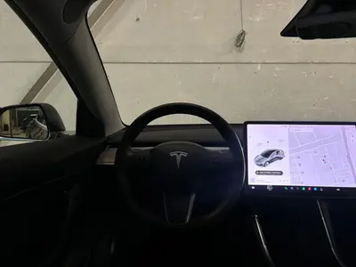 Tesla Model 3 - Thumbnail 15