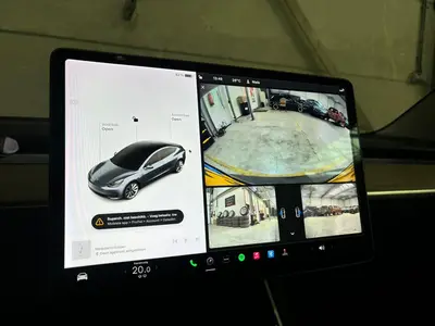 Tesla Model 3 - Thumbnail 16
