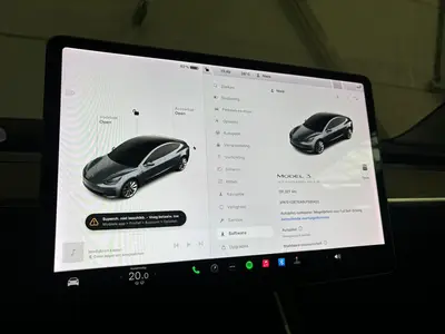 Tesla Model 3 - Thumbnail 17