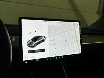 Tesla Model 3 - Thumbnail 18