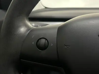 Tesla Model 3 - Thumbnail 20