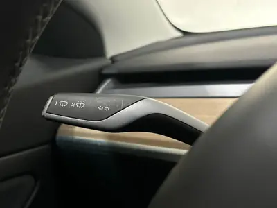 Tesla Model 3 - Thumbnail 21