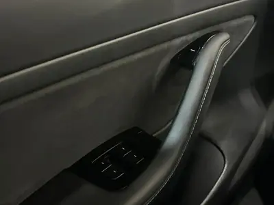 Tesla Model 3 - Thumbnail 23