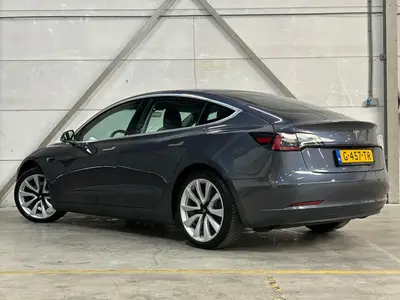 Tesla Model 3 - Thumbnail 5