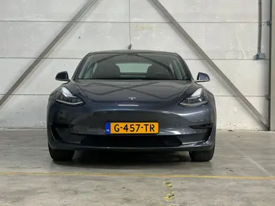 Tesla Model 3 - Thumbnail 6