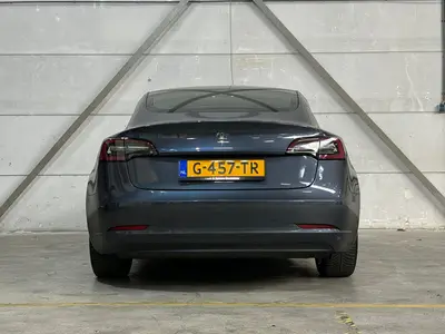 Tesla Model 3 - Thumbnail 7