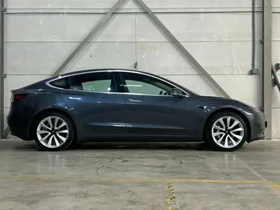 Tesla Model 3 - Thumbnail 9