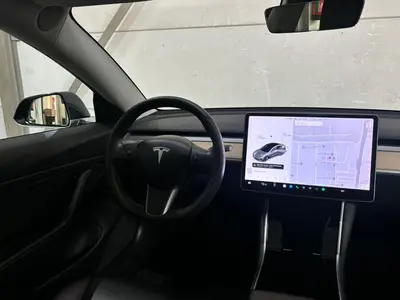 Tesla Model 3 - Thumbnail 14