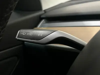 Tesla Model 3 - Thumbnail 19