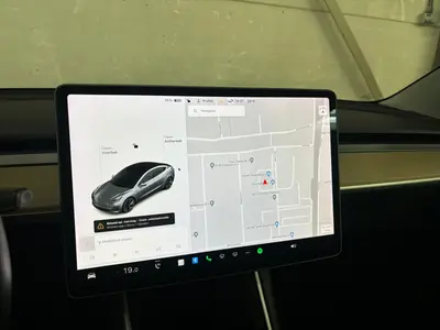 Tesla Model 3 - Thumbnail 21