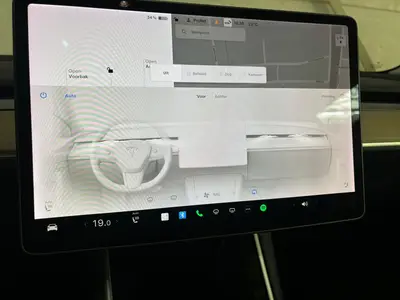 Tesla Model 3 - Thumbnail 22