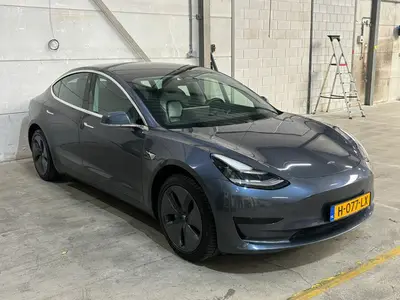 Tesla Model 3 - Thumbnail 25