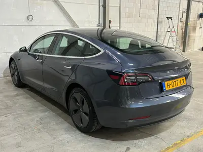 Tesla Model 3 - Thumbnail 26