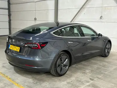 Tesla Model 3 - Thumbnail 28