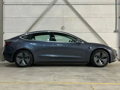 Tesla Model 3 - Thumbnail 6