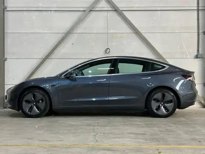Tesla Model 3 - Thumbnail 7