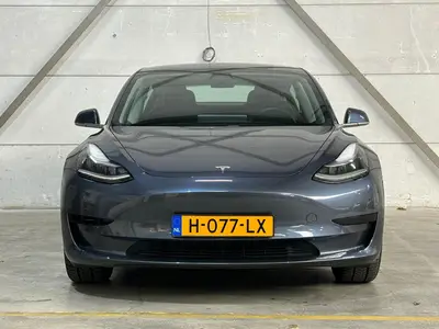 Tesla Model 3 - Thumbnail 8