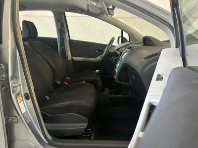 Toyota Yaris - Thumbnail 11