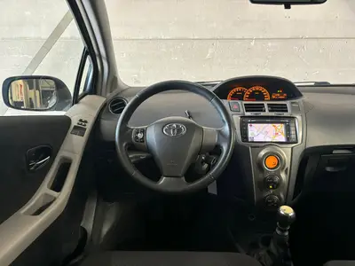 Toyota Yaris - Thumbnail 15