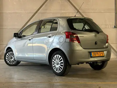 Toyota Yaris - Thumbnail 4