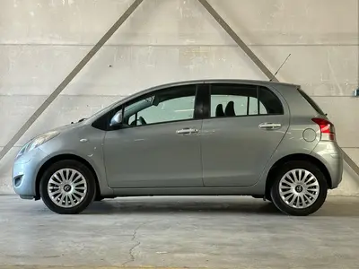 Toyota Yaris - Thumbnail 6