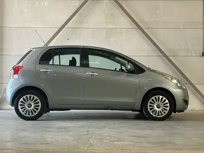 Toyota Yaris - Thumbnail 7