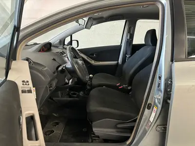 Toyota Yaris - Thumbnail 10