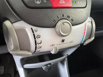 Peugeot 107 - Thumbnail 18