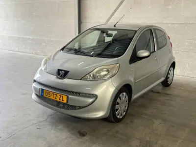 Peugeot 107 - Thumbnail 25