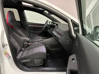 Volkswagen Golf - Thumbnail 11