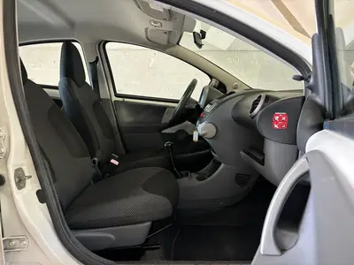 Toyota Aygo - Thumbnail 11