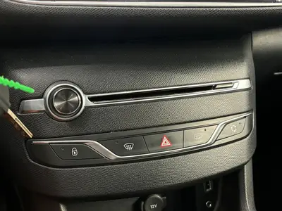 Peugeot 308 - Thumbnail 21