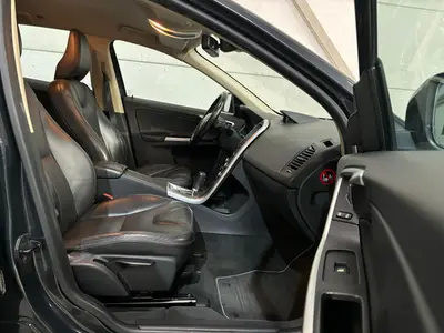 Volvo XC60 - Thumbnail 11