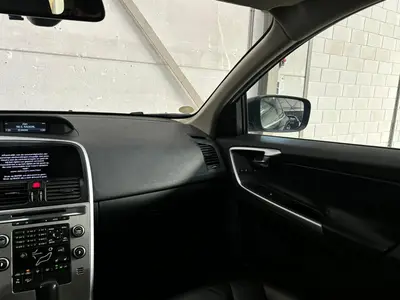 Volvo XC60 - Thumbnail 13