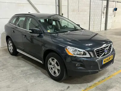 Volvo XC60 - Thumbnail 31
