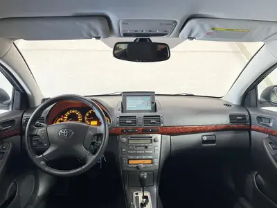 Toyota Avensis wagon - Thumbnail 12