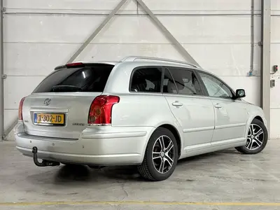 Toyota Avensis wagon - Thumbnail 4